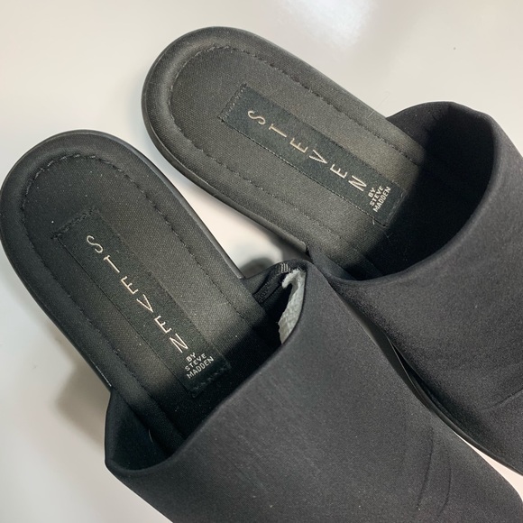 orange nike benassi slides